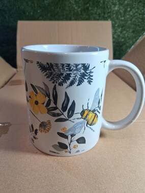 Lot of 12 Royal Norfolk Spring Bee Floral Ceramic Coffee Mugs 11oz New Open Box